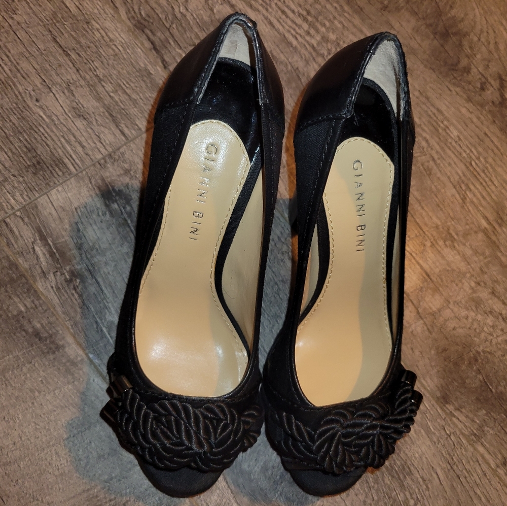 Black Leather open Toe Gianni Bini Heel with rope detail Sz 7.5